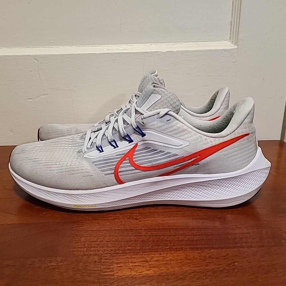 Nike Men's White and Red Running Shoes